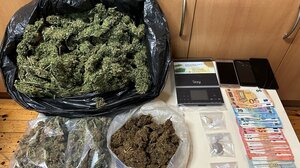 Η νυχτερινή έφοδος σε σπίτια "έβγαλε" ναρκωτικά