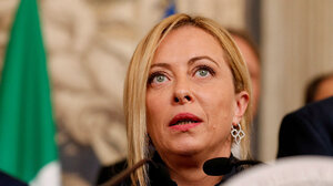 Η Μελόνι προωθεί νόμο σε όσους χρησιμοποιούν αγγλικές λέξεις με «καμπάνα» έως 100.000 ευρώ