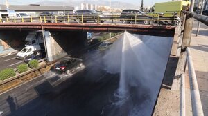 Εσπασε αγωγός νερού στον Κηφισό – Κυκλοφοριακό χάος στους δρόμους