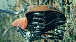 Ποδήλατο συγκρούστηκε με αυτοκίνητο