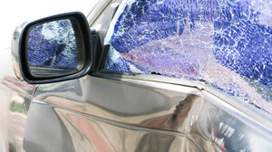 Επιχείρηση για τον απεγκλωβισμό ηλικιωμένου οδηγού μετά από τροχαίο