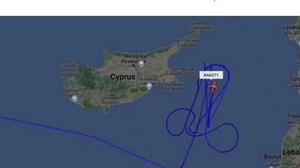 Viral το… «ιπτάμενο μόριο» που σχεδίασε αμερικανικό αεροσκάφος ανοιχτά της Κύπρου