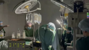 Κίεβο: Με ελληνικές ρίζες ο γιατρός που έκανε επέμβαση καρδιάς σε παιδί μέσα στο σκοτάδι