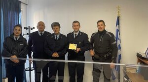 Τίμησαν τον "αρχαιότερο" αστυνομικό, για τα 42 χρόνια στις "επάλξεις"