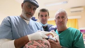 Τα χαμόγελα, τα ευχαριστώ και η συγκίνηση για το... βιαστικό μωρό