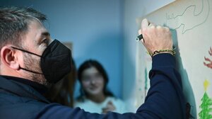 Επίσκεψη Ανδρουλάκη στην «Παιδική Ομπρέλα» στη Θεσσαλονίκη