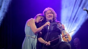 Fide Köksal και Μάνος Πυροβολάκης στην παράσταση «Σμύρνη – Κρήτη – Πειραιάς»