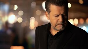 Θρήνος στην κηδεία του Χάρη Κωστόπουλου - Υποβασταζόμενη η σύζυγός του