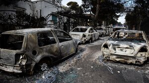 Συγκλονίζουν οι επιζήσαντες στο Μάτι: "Βλέπαμε ανθρώπους να επιπλέουν"