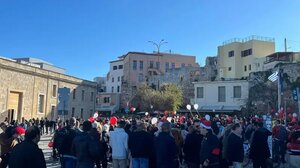 Γέμισαν με σάκους και ΑγιοΒασίληδες τα Χανιά!