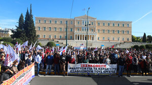 Συλλαλητήριο στο Σύνταγμα ενάντια στην ακρίβεια και τον προϋπολογισμό 