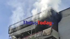 Θεσσαλονίκη: Υπό έλεγχο η φωτιά σε διαμέρισμα στη Χαριλάου