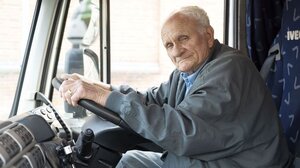 Είναι 90 χρονών αλλά θέλει να συνεχίσει να εργάζεται ακόμα και μετά τη σύνταξη