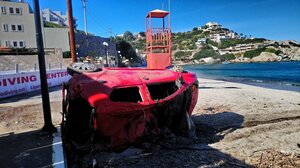 Ανελκύστηκε από το βυθό ένα από τα αυτοκίνητα στη Λυγαριά