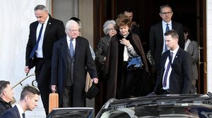 Αναχωρούν από την Αθήνα οι βασιλικές οικογένειες