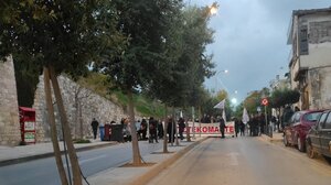 Διαμαρτυρία από το Εργατικό Κέντρο και τα Σωματεία, αναμένοντας τον Πρωθυπουργό