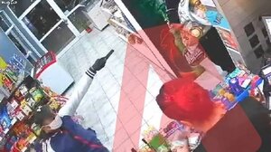 Ληστής σημάδευε με όπλο μητέρα και μωρό