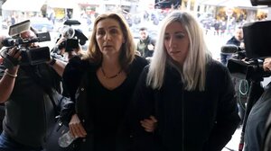 Μητέρα 'Αλκη Καμπανού: "Είμαι η μητέρα του, κοιτάξτε με! Σηκώστε το κεφάλι"