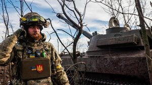 Βρετανία: Εξετάζει να προμηθεύσει την Ουκρανία με άρματα μάχης