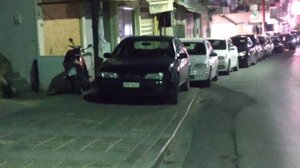 Αδιάβατα τα ... πεζοδρόμια για τη μητέρα και το μωρό της!