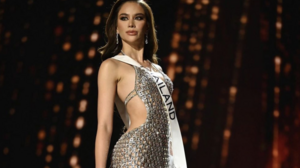 Γιατί το φόρεμα της Μις Ταϊλάνδη ήταν από καπάκια αναψυκτικών 