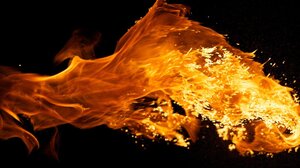 Προσπάθησε να σβήσει την φωτιά μόνος του και υπέστη εγκαύματα