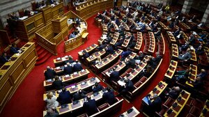 Πρόταση δυσπιστίας: Συνεχίζεται για δεύτερη ημέρα η συζήτηση στη βουλή