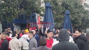 Πατρινό Καρναβάλι ώρα 7.30 πρωί Κυριακής: Ο κόσμος χόρευε σε δρόμους και πλατείες