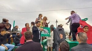 Άρμα ΠΑΣΟΚ, μπουζούκια, πεντοχίλιαρα και.. «Ήλιε Καλημέρα» 