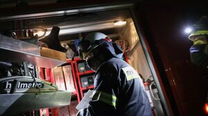 Ένας τραυματίας από φωτιά σε διαμέρισμα