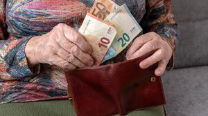 Στο Ανώτατο Ειδικό Δικαστήριο συζητήθηκε η περικοπή των δώρων στους συνταξιούχους