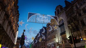 Ραμαζάνι: Το Λονδίνο για πρώτη φορά με μουσουλμανικό στολισμό