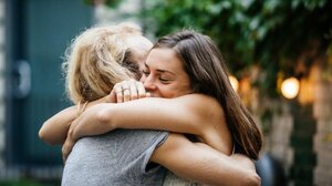 Η σημασία της... αγκαλιάς σε εκδήλωση στη Χερσόνησο