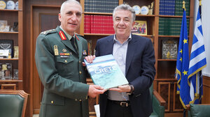 Συνάντηση Αρναουτάκη με τον Γενικό Επιθεωρητή Στρατού 