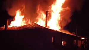 Μεγάλη φωτιά σε μονοκατοικία – Καπνοί σε ολόκληρη την Ορεστιάδα