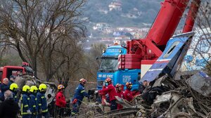 Σιωπηρή διαμαρτυρία, απόψε, για τα θύματα των Τεμπών