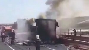 Αίγιο: Φορτηγό τυλίχθηκε στις φλόγες μετά από τροχαίο