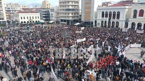 Πάτρα: Μεγάλη η κινητοποίηση στο πλαίσιο της απεργίας μετά την τραγωδία των Τεμπών