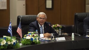 Μενέντεζ: Αντίθετος με οποιαδήποτε προσπάθεια οικονομικής διάσωσης της Silicon Valley Bank