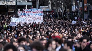 ΕΛ.ΑΣ: Περισσότεροι από 40.000 διαδηλωτές συμμετείχαν στην πορεία στο Σύνταγμα