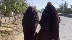 Οι Ταλιμπάν στέλνουν τις κακοποιημένες γυναίκες… στη φυλακή «για προστασία»