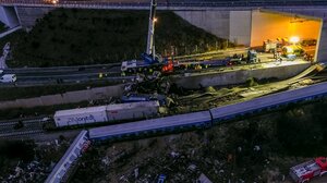 Τέμπη: Σε σοκ οι επιβάτες που επέζησαν – «Δεν ζούμε, απλά επιβιώνουμε…»