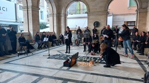 Μια εκδήλωση μνήμης για τα θύματα της εθνικής τραγωδίας των Τεμπών