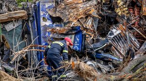 Τέμπη: "Να μην οριστεί εφέτης στην έρευνα" ζητούν οι συγγενείς 9 νεκρών