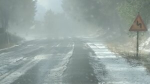 Μπόρα χιονοχάλαζου «χτύπησε» περιοχή της Χαλκιδικής