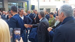 Ύμνοι στον Αρναουτάκη από τον Πρωθυπουργό