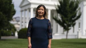 Η Τζούλι Τσάβες Ροδρίγκες αναλαμβάνει διευθύντρια της προεκλογικής εκστρατείας Μπάιντεν