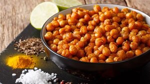 Ρεβίθια στον φούρνο αντί για πατατάκια. Το υγιεινό και νόστιμο σνακ!