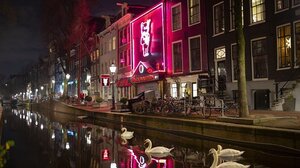 Άμστερνταμ: «Κόκκινο πανί» η μετεγκατάσταση του Red Light District