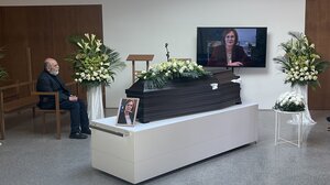 Στο Αποτεφρωτήριο Ριτσώνας ο «τελευταίος αποχαιρετισμός» στην Μυρσίνη Ζορμπά